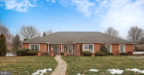 1779 Summerfield Dr, Mechanicsburg, PA 17055