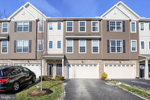 523 Brook Shire Ct, Mechanicsburg, PA 17055