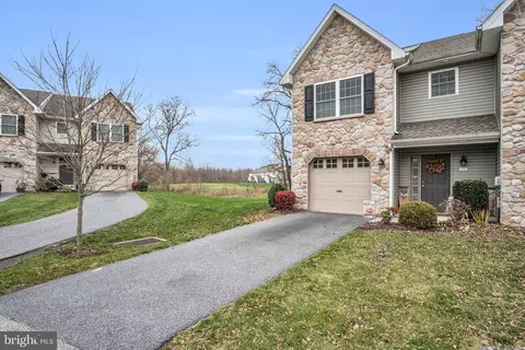 339 Melbourne Ln, Mechanicsburg, PA 17055