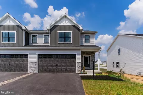 673 Brittany Dr, Mechanicsburg, PA 17055