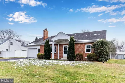 1243 Hillside Dr, Mechanicsburg, PA 17055