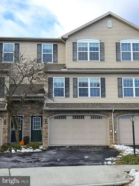 112 Old Schoolhouse Ln, Mechanicsburg, PA 17055