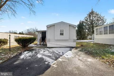 10 Cherry Ln, Carlisle, PA 17015