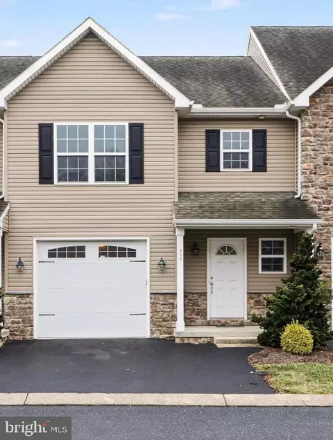 829 Spring Rock Ct, Mechanicsburg, PA 17055