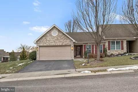 310 Touchstone Dr, Carlisle, PA 17015