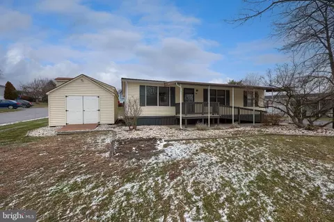 6024 Mockingbird Dr, Mechanicsburg, PA 17050