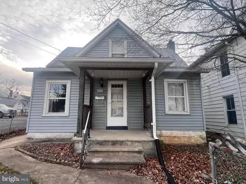 28 S Queen St, Shippensburg, PA 17257