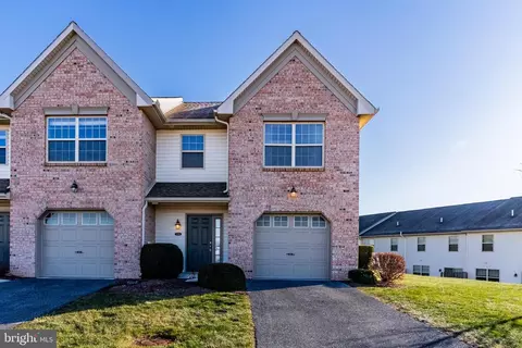 216 Melbourne Ln, Mechanicsburg, PA 17055
