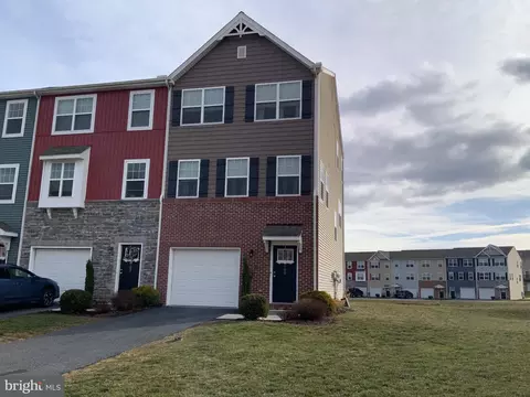 700 Admirals Quay Dr, Mechanicsburg, PA 17050