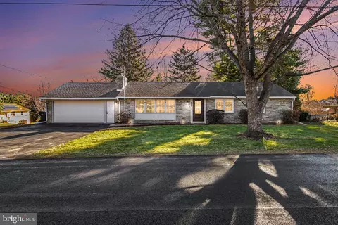 14 Greenway Dr, Mechanicsburg, PA 17055