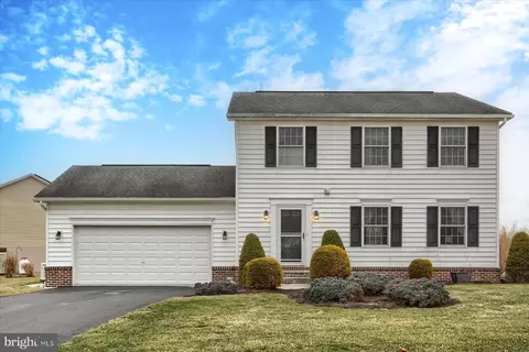 39 Sir William Dr, Newville, PA 17241