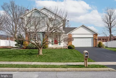 118 Mountain View Dr, Enola, PA 17025