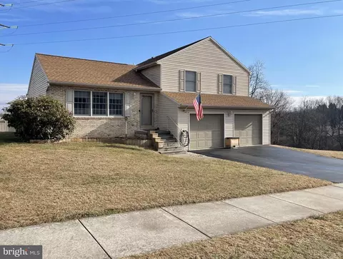 1114 Kent Dr, Mechanicsburg, PA 17050