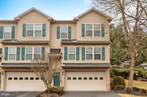568 Meadowcroft Cir, Mechanicsburg, PA 17055