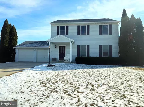 31 Longstreet Dr, Carlisle, PA 17013