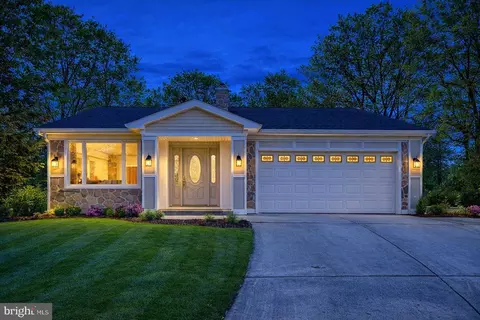583 Ariel Ct, Mechanicsburg, PA 17055