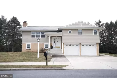 440 Sioux Dr, Mechanicsburg, PA 17050