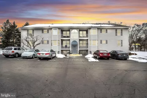 126 W Portland St #1, Mechanicsburg, PA 17055