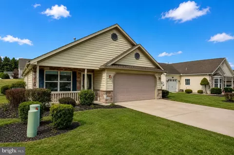 95 Lantern Ln, Shippensburg, PA 17257
