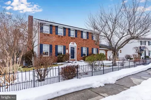 76 Sherwood Cir, Enola, PA 17025