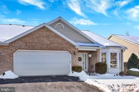 33 Creek Bank Dr, Mechanicsburg, PA 17050