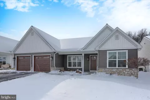 2097 Hill Side Dr, Mechanicsburg, PA 17055