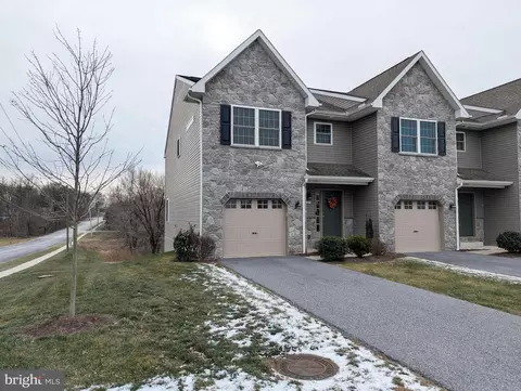 327 Melbourne Ln, Mechanicsburg, PA 17055