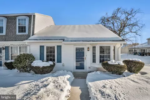 26 Southpoint Dr, Mechanicsburg, PA 17055