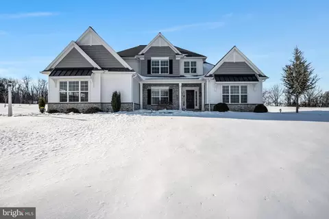 4 Peyton Dr, Carlisle, PA 17015