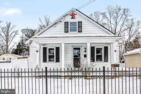 7 S George St, Mechanicsburg, PA 17055