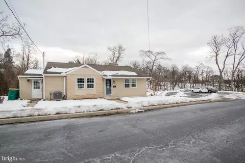 99 E Perry St, Enola, PA 17025