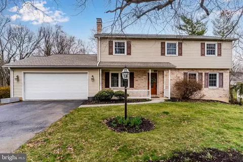 613 Fairway Dr, Camp Hill, PA 17011