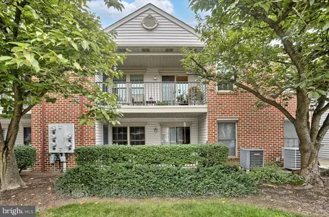 5401 Oxford Dr #12, Mechanicsburg, PA 17055