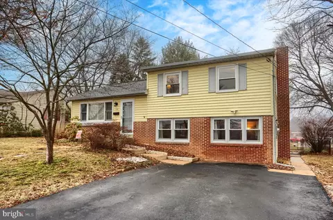 113 E Woodland Dr, Mechanicsburg, PA 17055