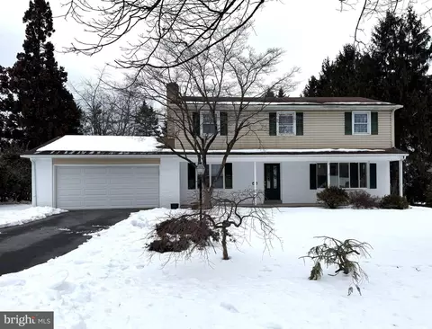 15 Manor Dr, Mechanicsburg, PA 17055