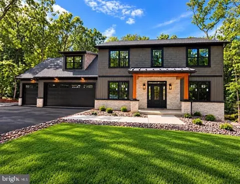 1163 Kuhn Rd, Boiling Springs, PA 17007