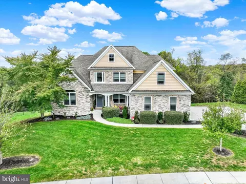 19 Marina Dr, Camp Hill, PA 17011