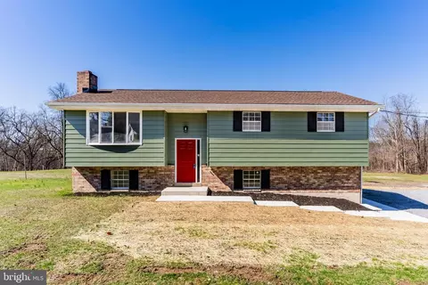 8 W Manor Ave, Enola, PA 17025