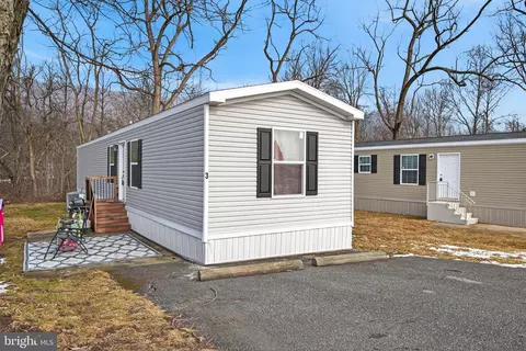 3 Saria Ln, Carlisle, PA 17015