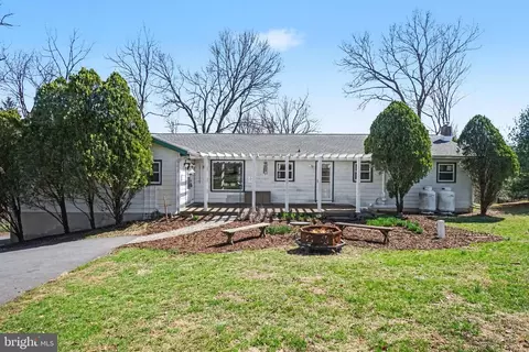 23 E Willow Terrace Dr, Mechanicsburg, PA 17050