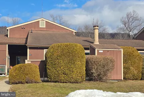 821 Lee Ln, Enola, PA 17025