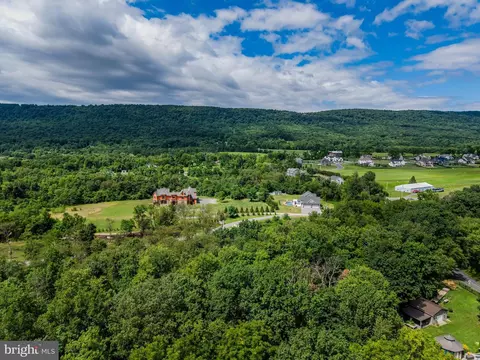37 Glendale Dr, Mechanicsburg, PA 17050