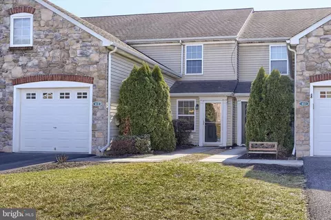 413 Eisenhower Dr, Carlisle, PA 17013