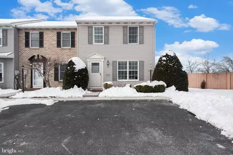 652 Park Ridge Dr, Mechanicsburg, PA 17055