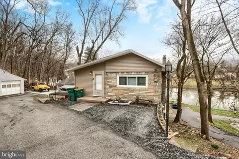 5605 Creekview Rd, Mechanicsburg, PA 17050