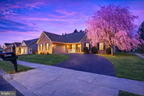 5525 Barbara Dr, Mechanicsburg, PA 17050
