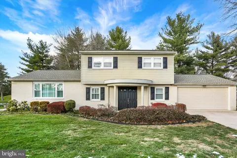 3803 Bellows Dr, Camp Hill, PA 17011