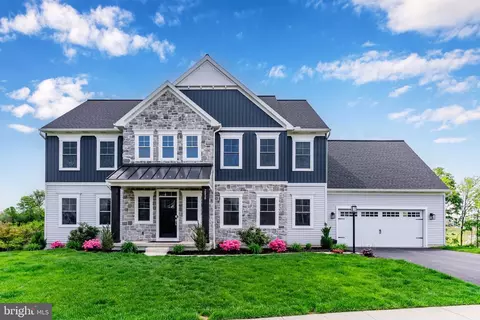 2058 N Autumn Chase Dr, Mechanicsburg, PA 17055