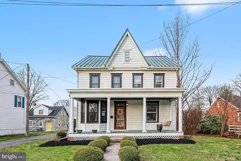 124 S Locust St, Camp Hill, PA 17011