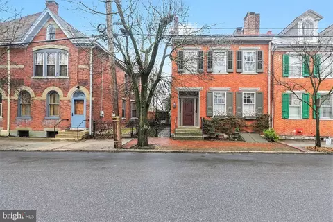 136 W Pomfret St, Carlisle, PA 17013